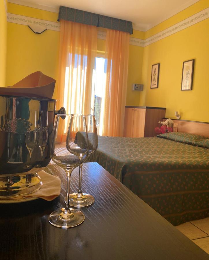 Hotel Del Fiume กันโนบีโอ ภายนอก รูปภาพ