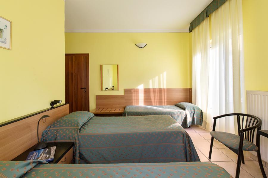 Hotel Del Fiume กันโนบีโอ ภายนอก รูปภาพ