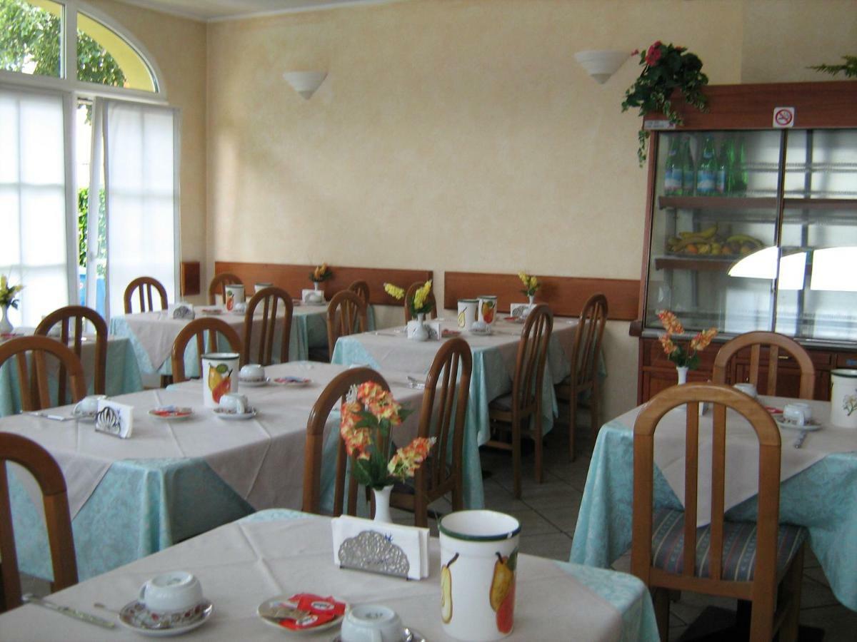 Hotel Del Fiume กันโนบีโอ ภายนอก รูปภาพ